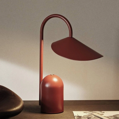 ferm LIVING ferm LIVING LED dobíjecí stolní lampa Arum, červená, stmívatelná, IP44